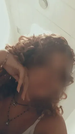 Amira, 18
