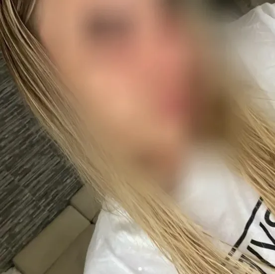 Ayse, 20