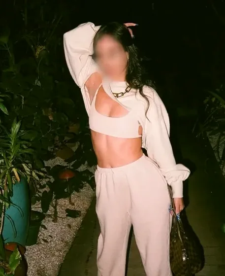 Katrin, 19