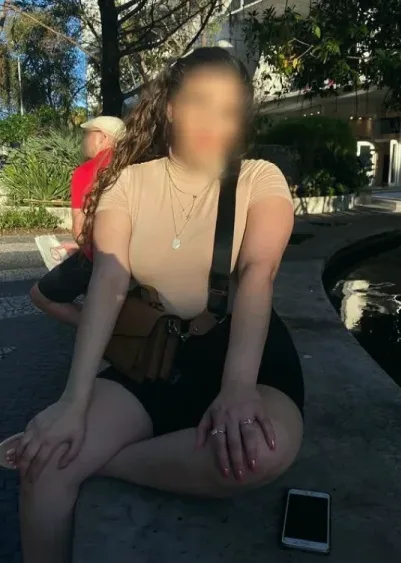 Laura, 39