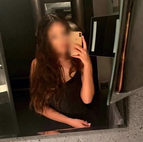 Leyla, 24
