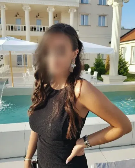 Nadine, 29