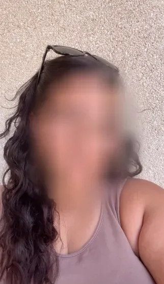 Sandra, 22