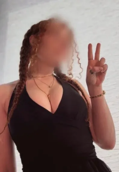 Viktoria, 25