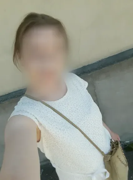 Vivien, 37